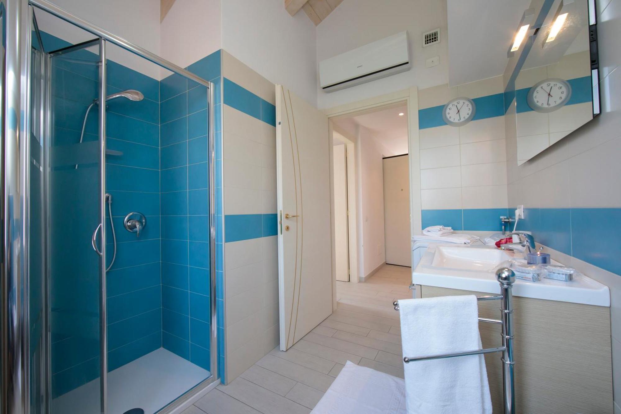 Silver Lake Apartment - Happy Rentals Angera Exterior photo